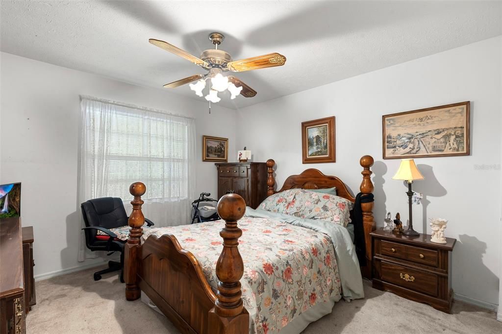 Под контрактом: $360,000 (3 спален, 2 ванн, 1648 Квадратных фут)