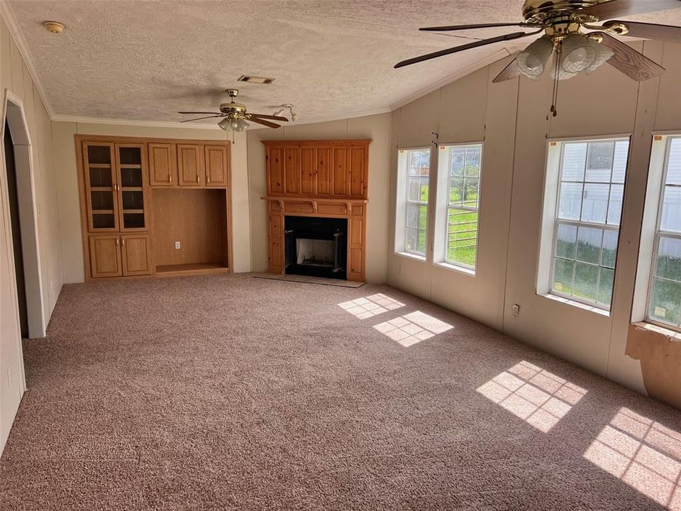 For Sale: $159,900 (4 beds, 2 baths, 2356 Square Feet)