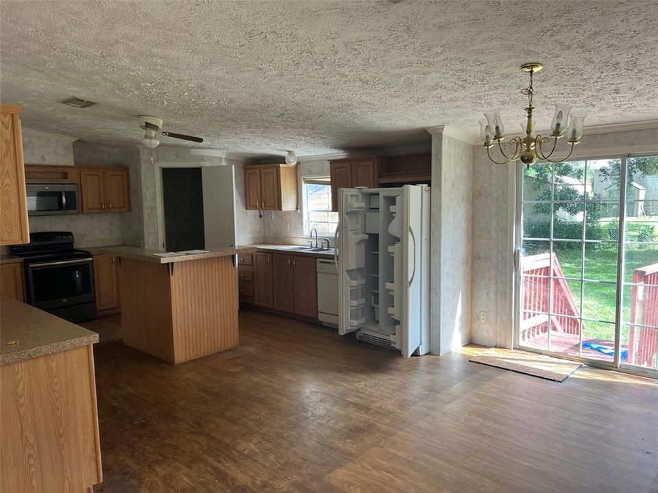 For Sale: $159,900 (4 beds, 2 baths, 2356 Square Feet)