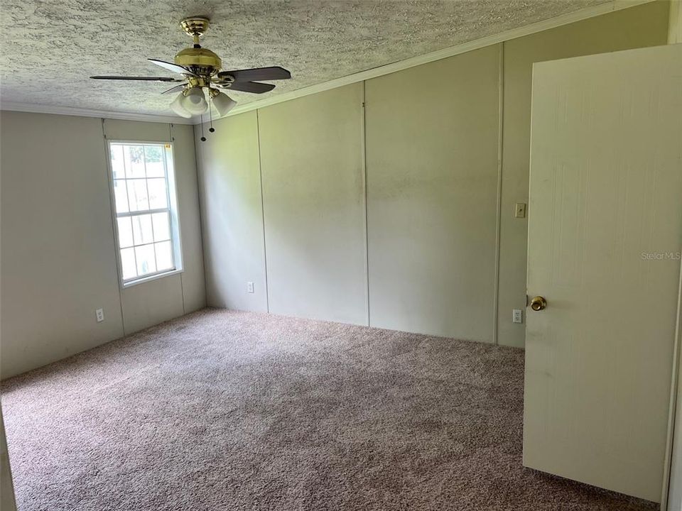 For Sale: $159,900 (4 beds, 2 baths, 2356 Square Feet)