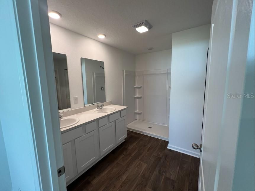 Под контрактом: $345,000 (4 спален, 2 ванн, 1862 Квадратных фут)