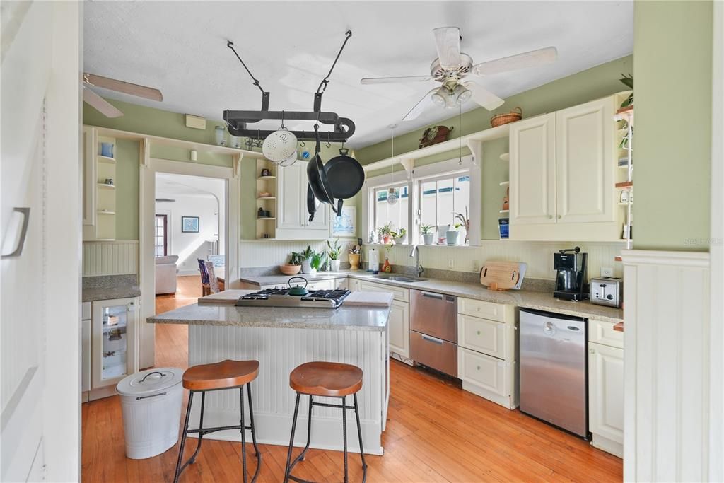 For Sale: $849,000 (5 beds, 2 baths, 2376 Square Feet)