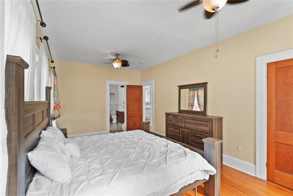 For Sale: $849,000 (5 beds, 2 baths, 2376 Square Feet)