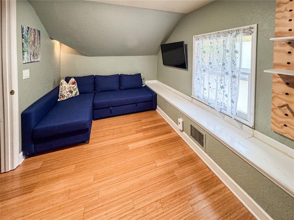 For Sale: $849,000 (5 beds, 2 baths, 2376 Square Feet)