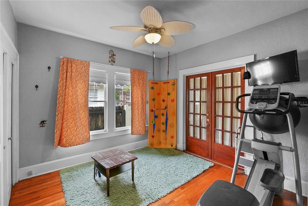 For Sale: $849,000 (5 beds, 2 baths, 2376 Square Feet)