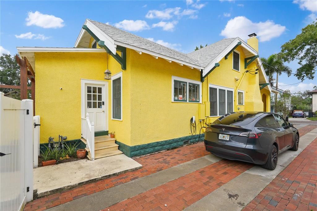 For Sale: $849,000 (5 beds, 2 baths, 2376 Square Feet)