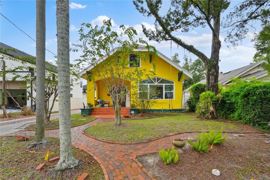 For Sale: $849,000 (5 beds, 2 baths, 2376 Square Feet)