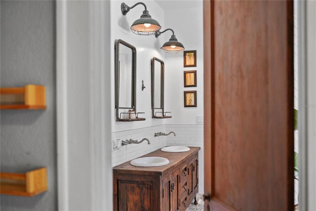 For Sale: $849,000 (5 beds, 2 baths, 2376 Square Feet)