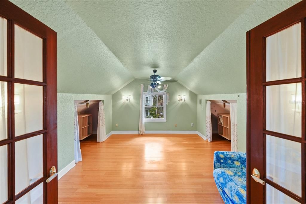 For Sale: $849,000 (5 beds, 2 baths, 2376 Square Feet)