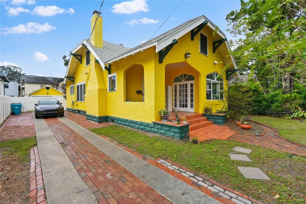 For Sale: $849,000 (5 beds, 2 baths, 2376 Square Feet)