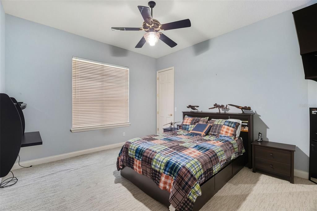 合同活跃: $1,195,000 (5 贝兹, 4 浴室, 4277 平方英尺)