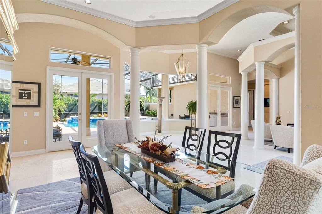 合同活跃: $1,195,000 (5 贝兹, 4 浴室, 4277 平方英尺)