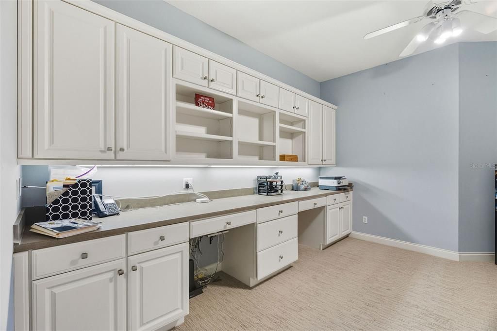 合同活跃: $1,195,000 (5 贝兹, 4 浴室, 4277 平方英尺)