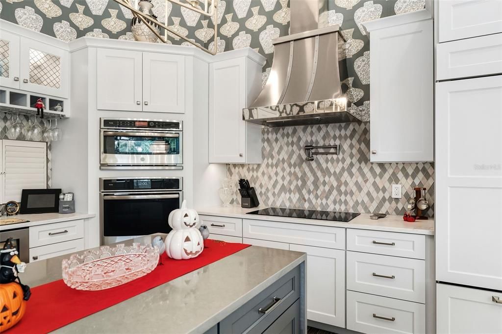 合同活跃: $1,195,000 (5 贝兹, 4 浴室, 4277 平方英尺)