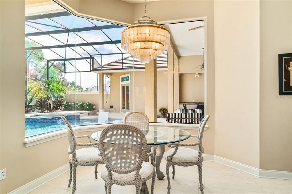 合同活跃: $1,195,000 (5 贝兹, 4 浴室, 4277 平方英尺)