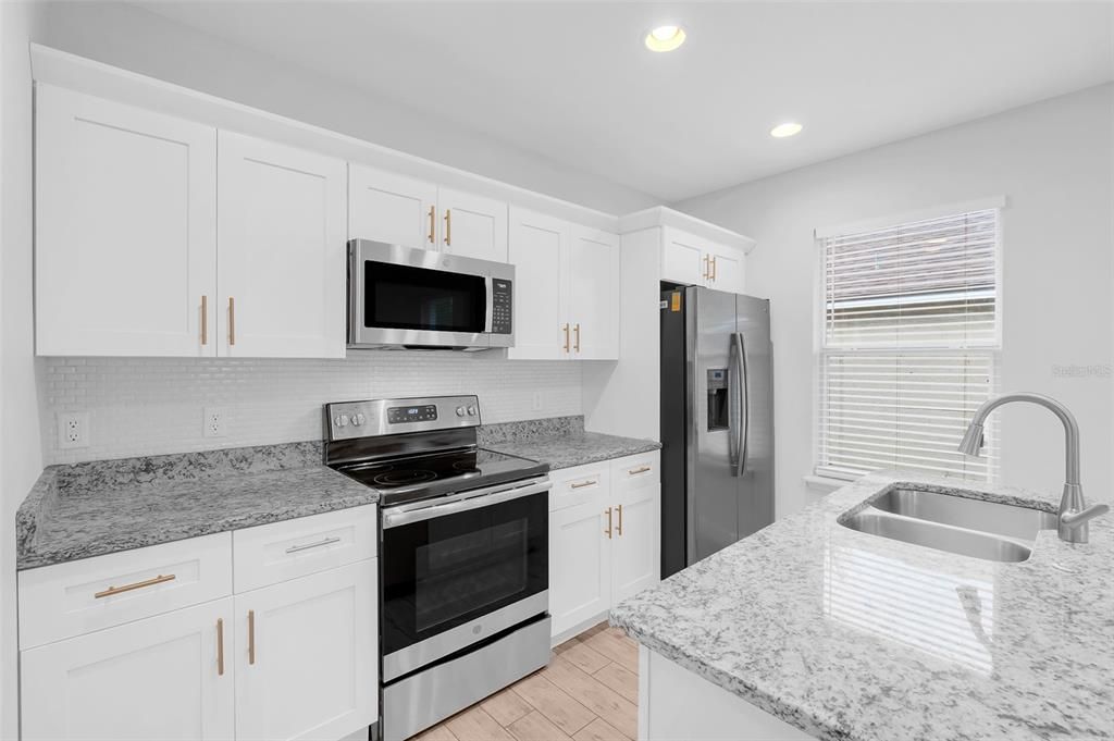 待售: $334,799 (4 贝兹, 2 浴室, 1605 平方英尺)