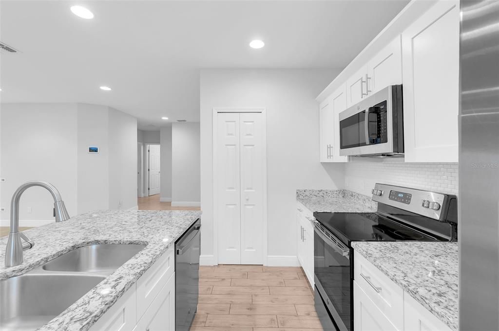 待售: $334,799 (4 贝兹, 2 浴室, 1605 平方英尺)