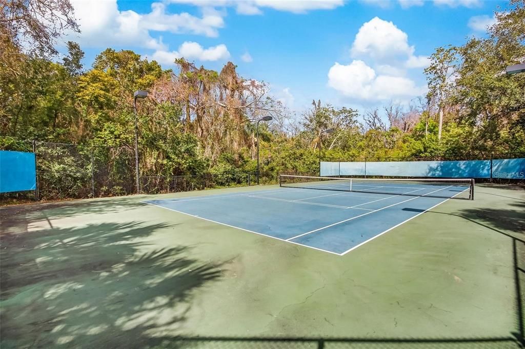 For Rent: $1,225 (1 beds, 1 baths, 707 Square Feet)