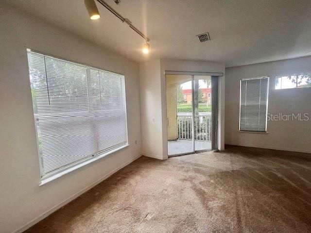 For Rent: $1,225 (1 beds, 1 baths, 707 Square Feet)