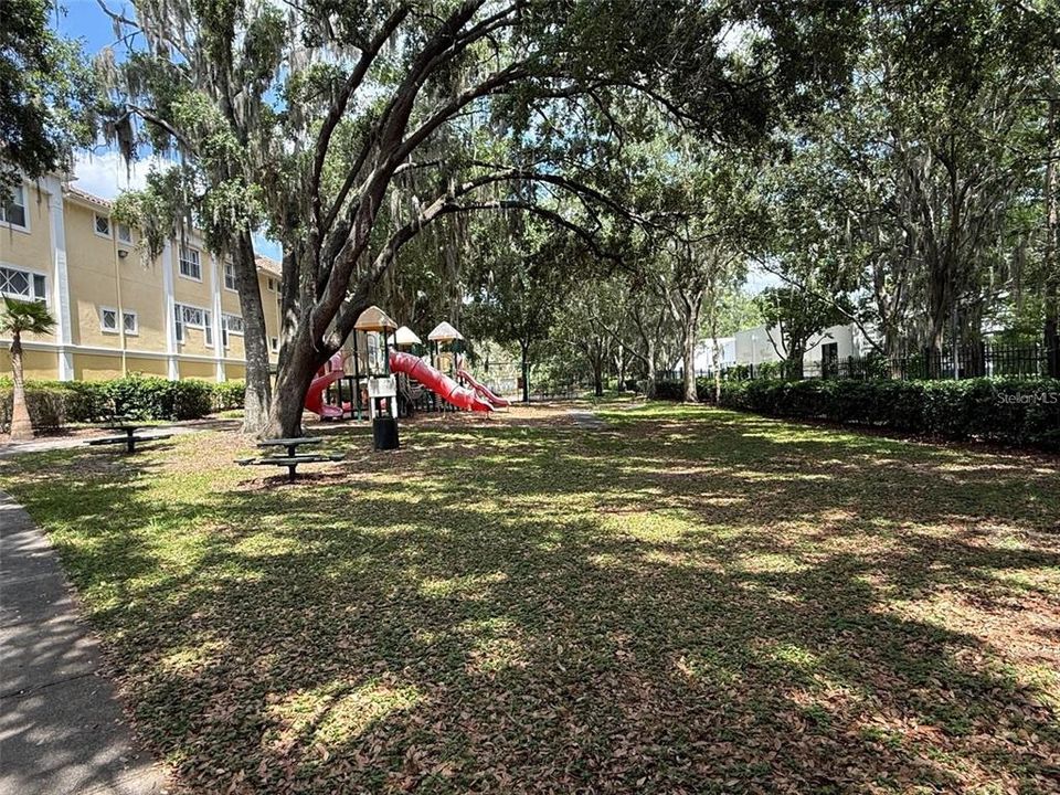 For Rent: $1,225 (1 beds, 1 baths, 707 Square Feet)