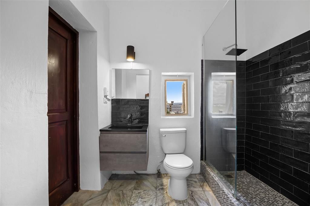 En Venta: $1,800,000 (3 camas, 3 baños, 1998 Pies cuadrados)