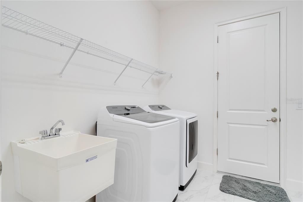 For Sale: $800,000 (5 beds, 4 baths, 3179 Square Feet)