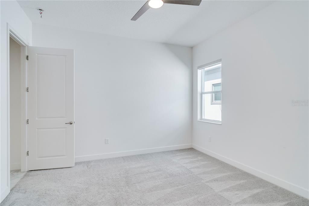 For Sale: $800,000 (5 beds, 4 baths, 3179 Square Feet)