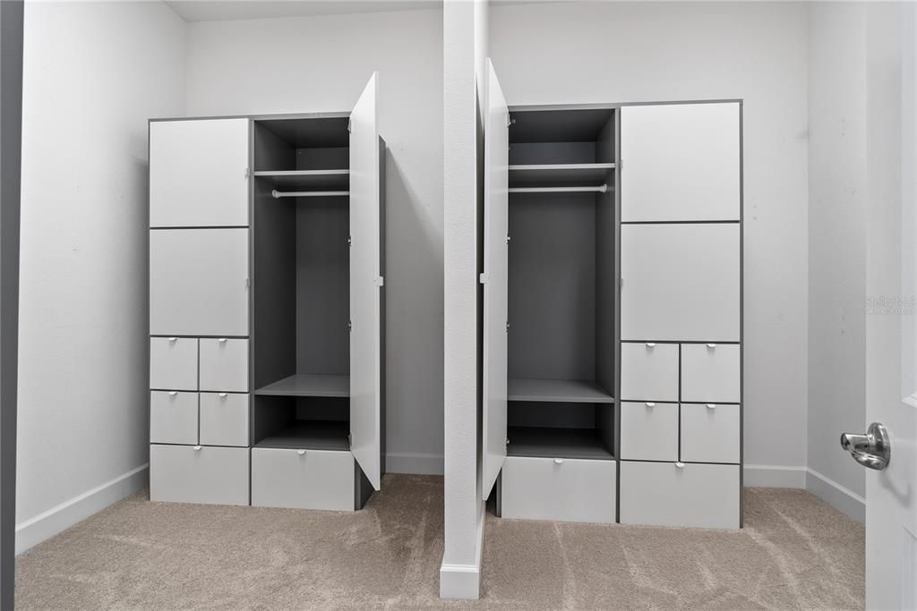 For Sale: $800,000 (5 beds, 4 baths, 3179 Square Feet)