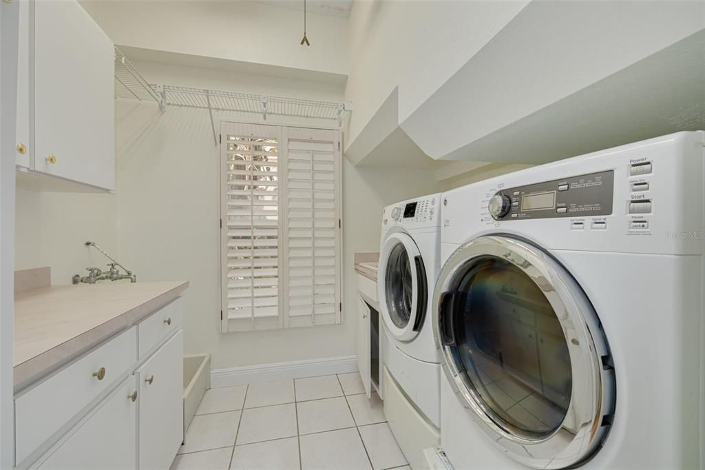 For Sale: $1,199,000 (4 beds, 4 baths, 4562 Square Feet)