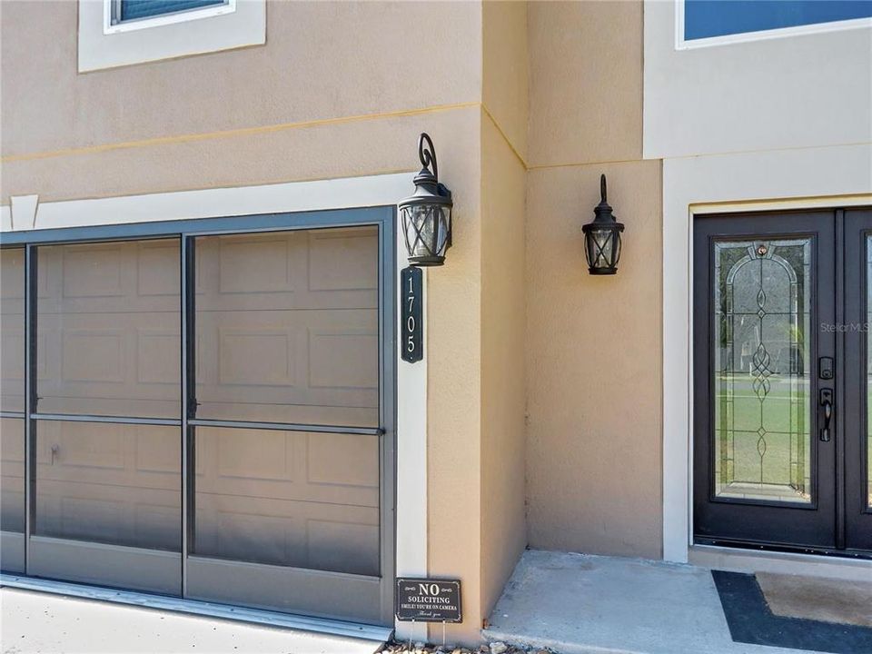 For Sale: $599,000 (6 beds, 4 baths, 4040 Square Feet)