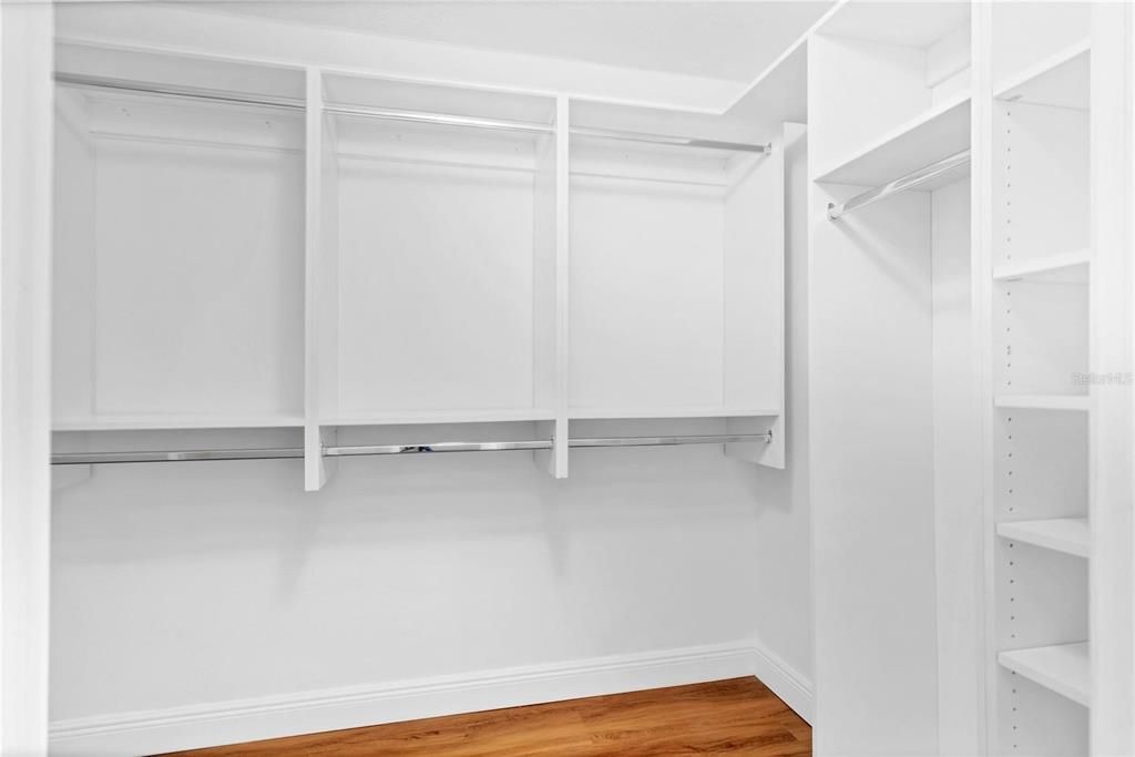 For Sale: $599,000 (6 beds, 4 baths, 4040 Square Feet)