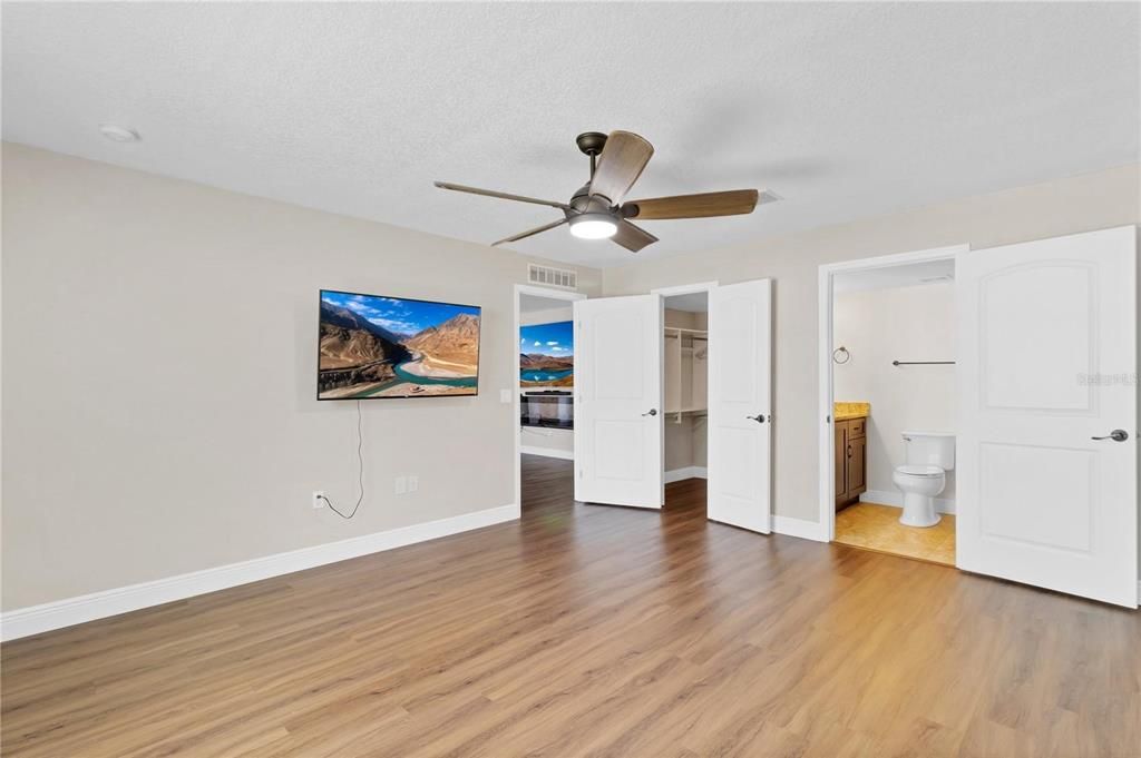 For Sale: $599,000 (6 beds, 4 baths, 4040 Square Feet)