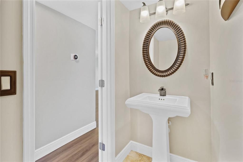 For Sale: $599,000 (6 beds, 4 baths, 4040 Square Feet)