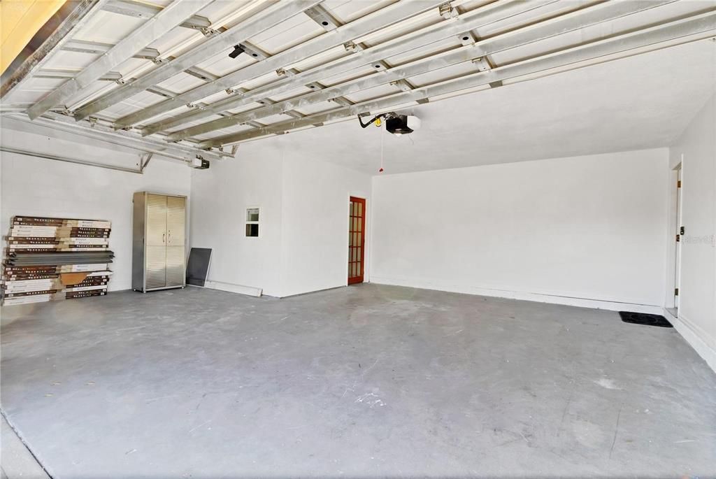 For Sale: $599,000 (6 beds, 4 baths, 4040 Square Feet)