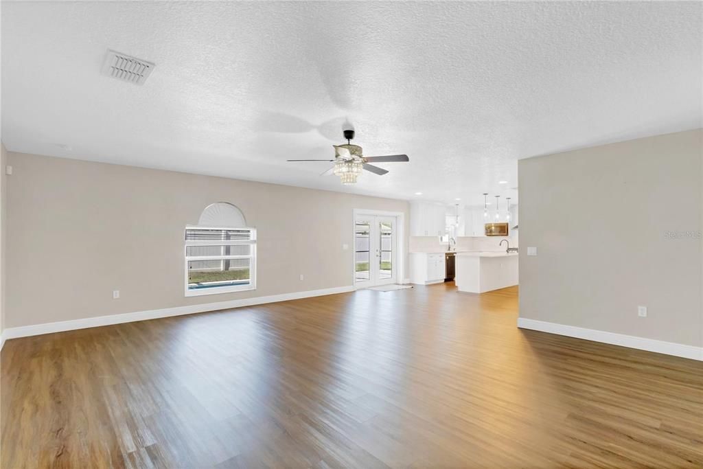 For Sale: $599,000 (6 beds, 4 baths, 4040 Square Feet)