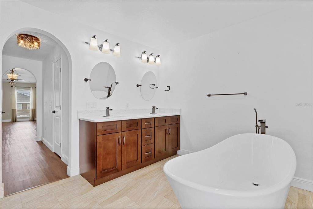 For Sale: $599,000 (6 beds, 4 baths, 4040 Square Feet)