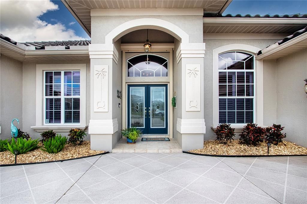 合同活跃: $729,000 (3 贝兹, 2 浴室, 2689 平方英尺)