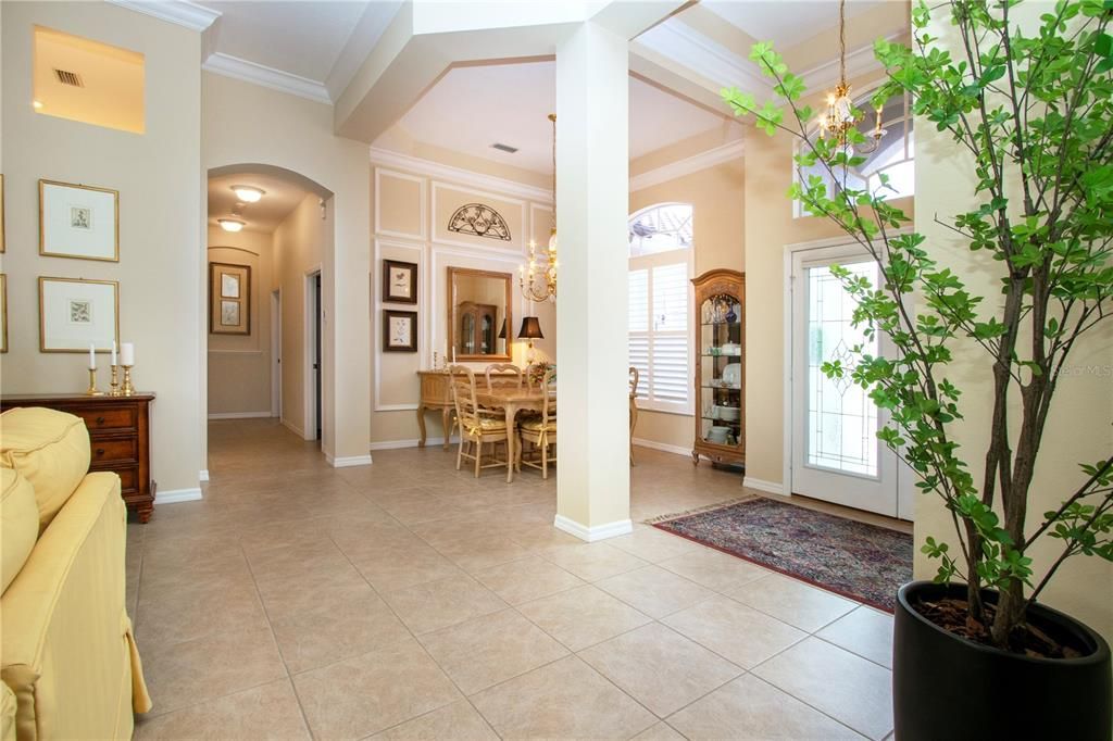 合同活跃: $729,000 (3 贝兹, 2 浴室, 2689 平方英尺)