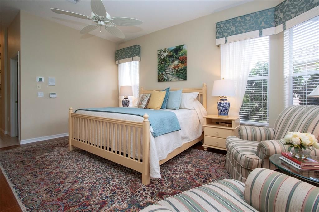 合同活跃: $729,000 (3 贝兹, 2 浴室, 2689 平方英尺)