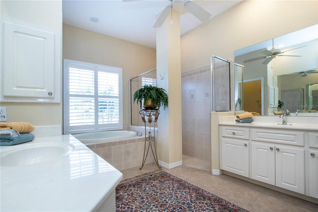 合同活跃: $729,000 (3 贝兹, 2 浴室, 2689 平方英尺)