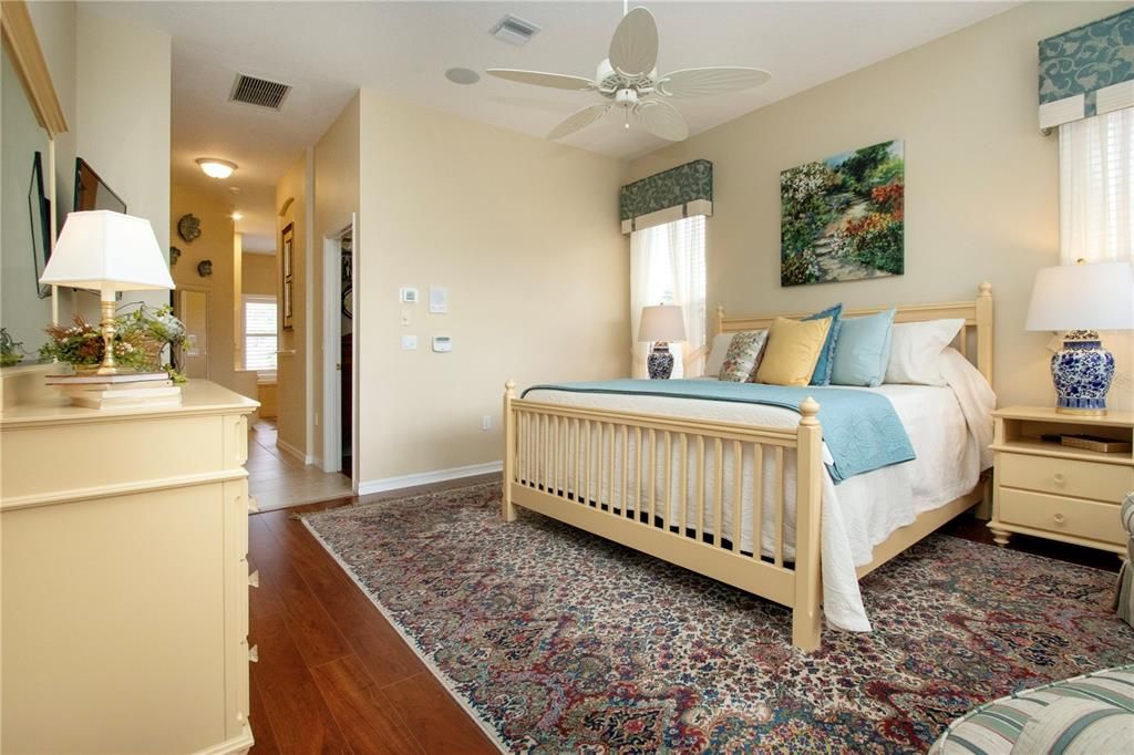 合同活跃: $729,000 (3 贝兹, 2 浴室, 2689 平方英尺)