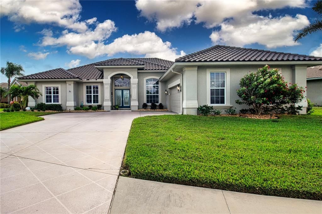 合同活跃: $729,000 (3 贝兹, 2 浴室, 2689 平方英尺)