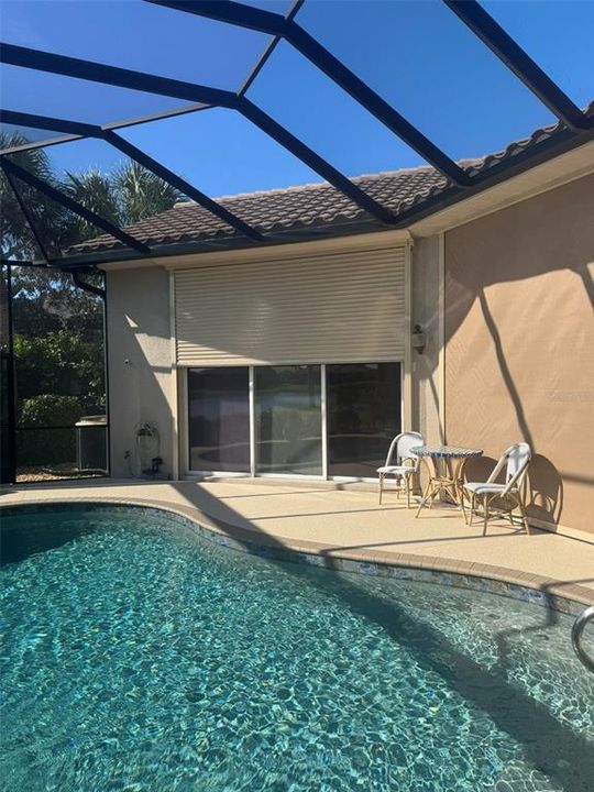 合同活跃: $729,000 (3 贝兹, 2 浴室, 2689 平方英尺)