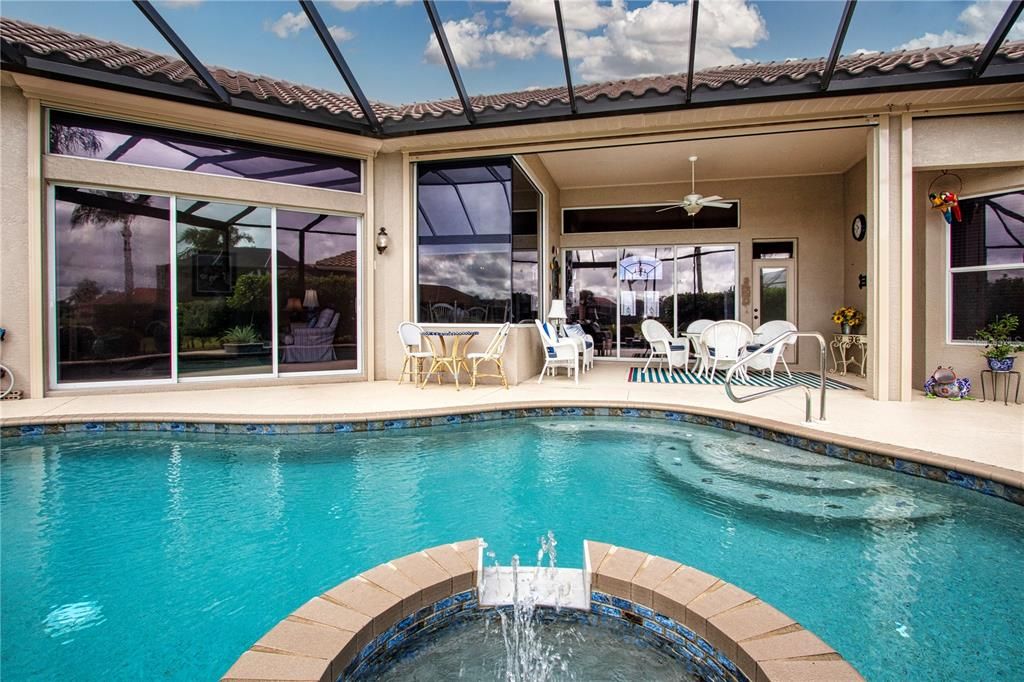 合同活跃: $729,000 (3 贝兹, 2 浴室, 2689 平方英尺)