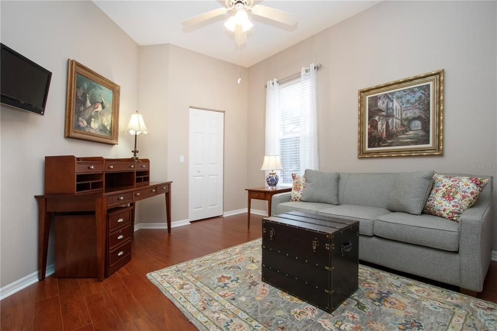 合同活跃: $729,000 (3 贝兹, 2 浴室, 2689 平方英尺)