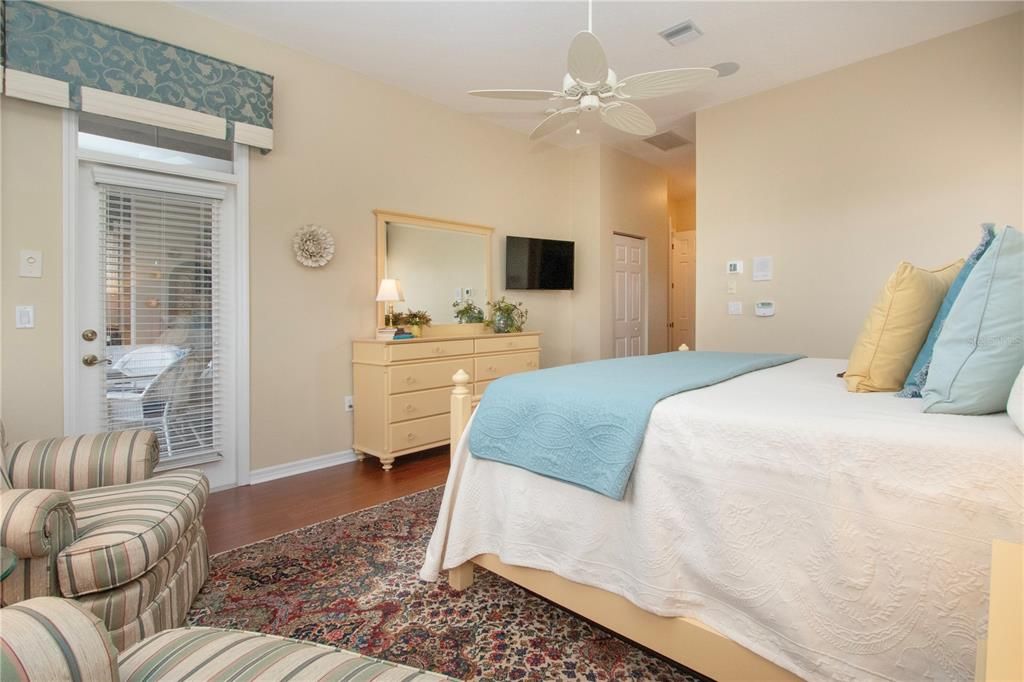 合同活跃: $729,000 (3 贝兹, 2 浴室, 2689 平方英尺)