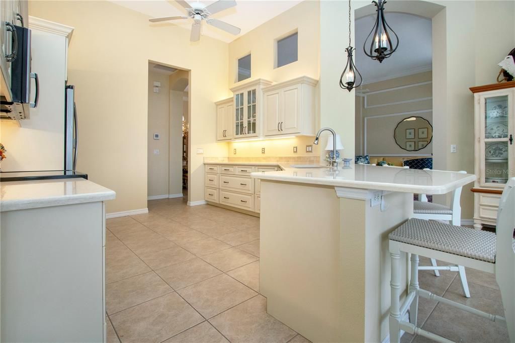 合同活跃: $729,000 (3 贝兹, 2 浴室, 2689 平方英尺)