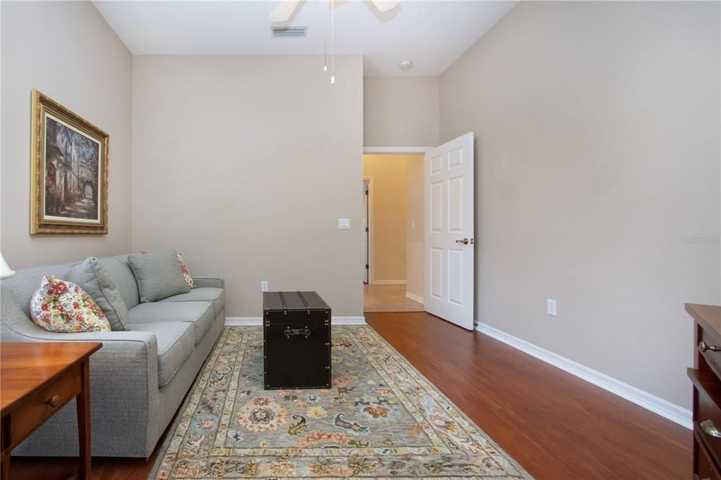 合同活跃: $729,000 (3 贝兹, 2 浴室, 2689 平方英尺)