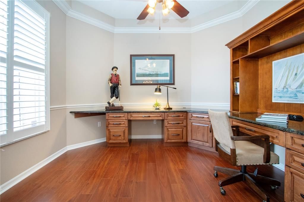 合同活跃: $729,000 (3 贝兹, 2 浴室, 2689 平方英尺)