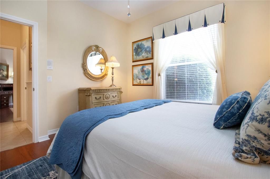 合同活跃: $729,000 (3 贝兹, 2 浴室, 2689 平方英尺)